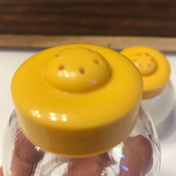 Small Clear Glass Round Yellow Plastic Lidded Salt and Pepper Shakers - Picture 4 of 7